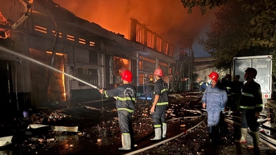 Big fire in District 7, factory engulfed in flames