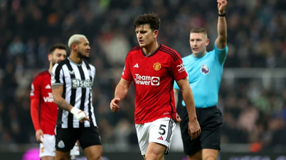 Man Utd bị Newcastle đè bẹp ở St. James' Park