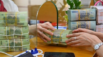 Lãi suất tiết kiệm đã giảm sâu nhưng lượng tiền gửi vẫn cao