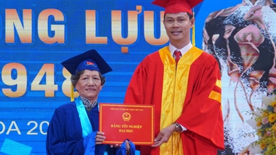 Cụ bà 75 tuổi tốt nghiệp đại học loại giỏi