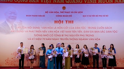 សម្ព័ន្ធពាណិជ្ជកម្មនៃក្រសួងវប្បធម៌ កីឡា និងទេសចរណ៍បានរៀបចំកម្មវិធីប្រកួតប្រជែងបទបង្ហាញលើប្រធានបទ “វប្បធម៌ជាព្រលឹងជាតិ” ក្នុងសៀវភៅ “កសាង និងអភិវឌ្ឍន៍វប្បធម៌វៀតណាមជឿនលឿនបង្កប់ដោយអត្តសញ្ញាណជាតិ” ដើម្បីរំលឹកដល់វិញ្ញាណក្ខន្ធលោកអគ្គលេខាបក្ស Nguyen Phu Trong។