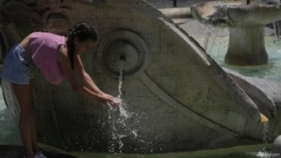 Mười hai người được giải cứu khỏi tàu lượn siêu tốc ở Hong Kong