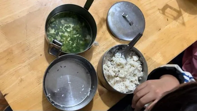 នាយកសាលាលាលែងពីដំណែងបន្ទាប់ពីកាត់អាហារថ្ងៃត្រង់