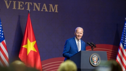 Tài khoản mạng xã hội của Tổng thống Biden đăng hình ảnh về ngày đầu tiên thăm Việt Nam