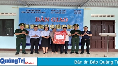 Bàn giao công trình nâng cấp, sửa chữa nhà tình nghĩa cho thân nhân liệt sĩ