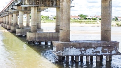ស្ពានប្រវែងជាង 500 ម៉ែត្រឆ្លងកាត់ទន្លេ Kon ក្នុងខេត្ត Binh Dinh មានសសរចំនួន 11 ត្រូវបានបាក់។