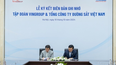សាជីវកម្ម Vingroup បានចុះហត្ថលេខាលើកិច្ចព្រមព្រៀងសហប្រតិបត្តិការដើម្បីជំរុញការផ្លាស់ប្តូរបៃតងជាមួយសាជីវកម្មផ្លូវដែកវៀតណាម