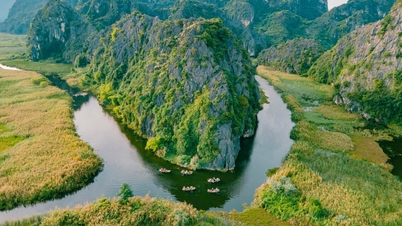 Ecstatic before the fairy-like mountains and rivers of Trang An - Ninh Binh