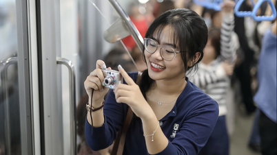 Giới trẻ TPHCM đổ xô đi trải nghiệm tuyến metro số 1 trước ngày vận hành