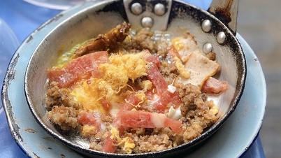 Quán bánh mì dùng chảo Liên Xô hơn 40 năm tuổi
