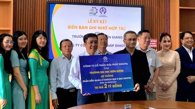 បរិច្ចាគកម្មវិធីបណ្តុះបណ្តាលទេសចរណ៍ដល់សាកលវិទ្យាល័យ Kien Giang