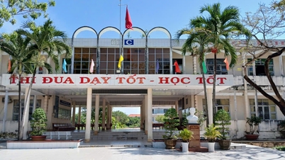 Inspector of Phan Ngoc Hien High School