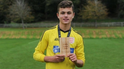 MU's arch-rivals snatch 16-year-old prodigy
