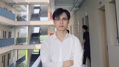 「最も優秀な」男子学生が建設大学から1億5000万ドンの賞金を受け取る
