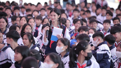 Students have the right to speak up and criticize when teachers are not exemplary.