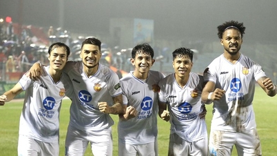 ក្លឹប Nam Dinh គ្រប់គ្រងពានរង្វាន់ V-League នៅខែតុលា