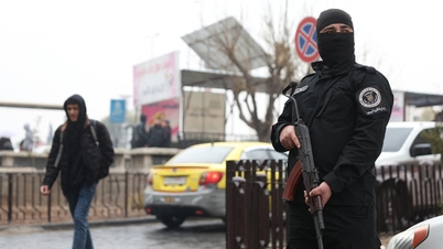 Fighting breaks out between old and new government forces in Syria