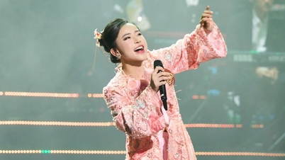 Army Lieutenant Pham Kieu Huyen won first prize in "Hanoi Singing 2024"