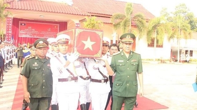 ទទួល និងធ្វើមាតុភូមិនិវត្តន៍ អដ្ឋិធាតុយុទ្ធជនវៀតណាម ១៦នាក់ ដែលបានស្លាប់នៅប្រទេសឡាវ