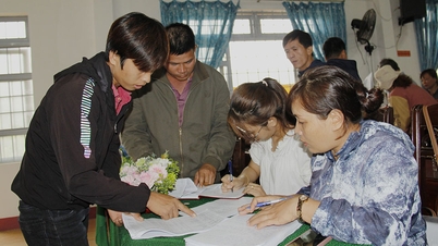 ឃុំ​អៀ​កាញ់ ស្រុក​ក្រាំង​ប៉ាក៖ ប្រជាពលរដ្ឋ​៨​គ្រួសារ​បាន​ចុះ​បញ្ជី​ប្រគល់​ដី​ឆាប់​ៗ​សម្រាប់​គម្រោង​ផ្លូវ​ល្បឿន​លឿន​ខាញ់​ហ្វា​-​ប៊ុន​ម៉ា​ធួ​ត
