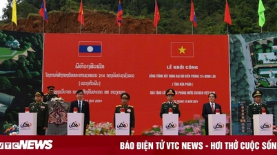 Vietnam donates border guard barracks to Laos