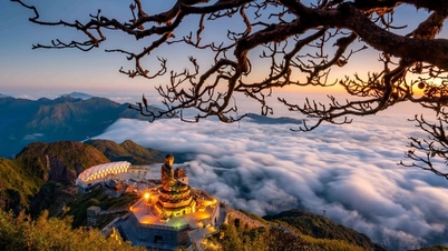 Trải nghiệm 'có một không hai' trên đỉnh núi huyền thoại Tây Bắc