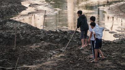 ស្រះ​ទឹក និង​បឹង​ជុំវិញ West Lake ស្រាប់តែ​រីង​ស្ងួត ហេតុអ្វី?