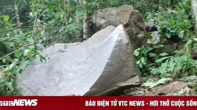 Több tucatnyi hatalmas szikla gördült le egy faluba Quang Namban a földrengés után.