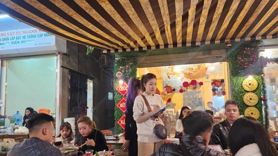 Giao thừa Giáp Thìn quán xá nhộn nhịp, giới trẻ rủ nhau ăn uống vui xuân