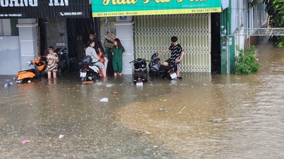 Mưa lớn, nhiều tuyến đường bị chia cắt do ngập nước