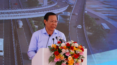 ប្រធាន​គណៈកម្មាធិការ​ប្រជាជន​ទីក្រុង​ហូជីមិញ​សន្យា​ជាមួយ​នាយក​រដ្ឋមន្ត្រី​បើក​ផ្លូវ​ក្រវ៉ាត់​ក្រុង​លេខ​៣​ដល់​ចុង​ឆ្នាំ​២០២៥