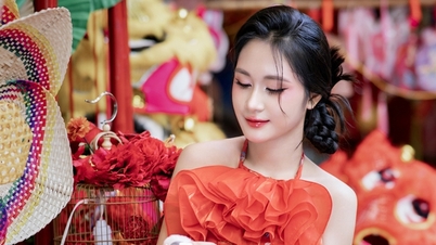វិថី​ហាណូយ​មាន​ភាព​អ៊ូអរ​ដើម្បី​ស្វាគមន៍​ថ្ងៃ​ឈប់​សម្រាក អ្នក​ចូលចិត្ត​ថតរូប​ម៉ូដ​មាន​សេរីភាព​បង្ហាញ​រូប​រាង​ខ្លួន