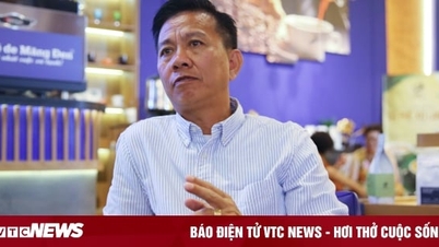 'Chơi' facebook cũng là triết lý dìu dắt cầu thủ trẻ