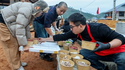 ពូ​នឹង​មក​ទីនេះ​ឆ្នាំ​ក្រោយ​ធ្វើ​ម្ហូប​ផូ​ទៀត​ទេ?
