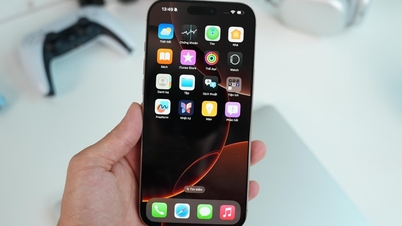 មុន​ពេល​បើក​លក់ iPhone 16 Pro Max នៅ​វាលខ្សាច់​ពណ៌​លឿង​ទាក់ទាញ​អតិថិជន​ក្នុង​ប្រទេស​វៀតណាម
