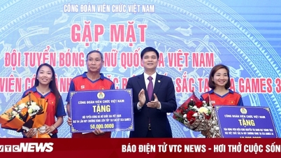 Nguyễn Thị Oanh và tuyển nữ Việt Nam nhận thêm phần thưởng sau SEA Games 32