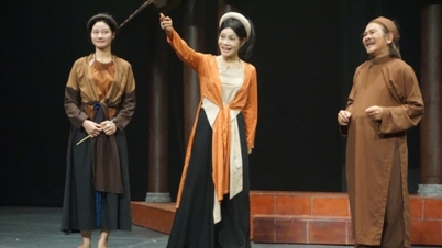 ជីវិតរបស់កវី Ho Xuan Huong នៅលើឆាកល្ខោនកំណាព្យ