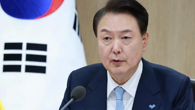 South Korean president opens way for talks on number of medical school students