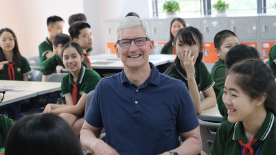 Tim Cook meets Prime Minister, visits school in Vietnam