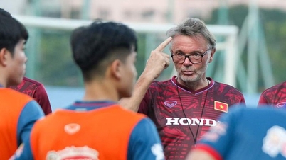 HLV Troussier cảnh báo học trò trước vòng loại U23 châu Á