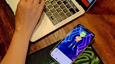 Snapchat offers free AI chatbot to users