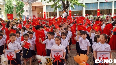 Gần 500.000 học sinh hân hoan ngày tựu trường