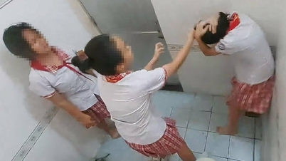 Nữ sinh hút thuốc, đánh bạn trong nhà vệ sinh