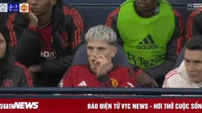 Sao Man Utd hành động mất vệ sinh trong trận thua Man City