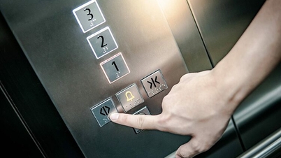 Stuck head in elevator almost died