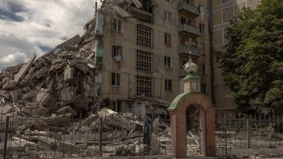 Russian troops continue to close in on key Ukrainian frontline city