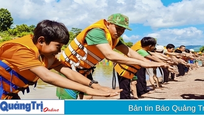 ឆ្មាំព្រំដែនសម្របសម្រួលបង្រៀនហែលទឹកដោយឥតគិតថ្លៃដល់សិស្សានុសិស្សនៅតំបន់ភ្នំ