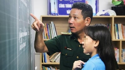 Người thầy quân hàm xanh 20 năm gieo chữ cho học trò nghèo ở Nha Trang