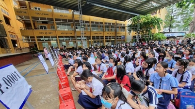 ព្រឹកមិញនេះ សិស្សានុសិស្សបានធ្វើតេស្តលើកទី១ នៃថ្នាក់ទី៦ នៅអនុវិទ្យាល័យ និងវិទ្យាល័យ Tran Dai Nghia។