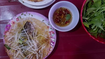 Đến chợ An Truyền ăn bánh xèo cá kình
